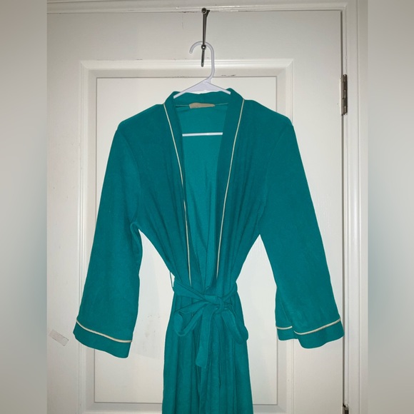 Vintage Robe - Picture 2 of 4